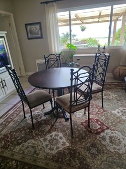 Round Dining Table with 4 Metal Chairs