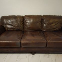 Sofa De Cuero