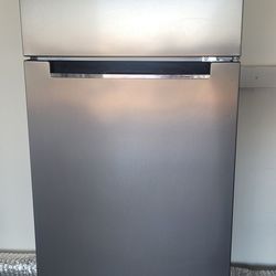 Magic Chef Mini Refrigerator