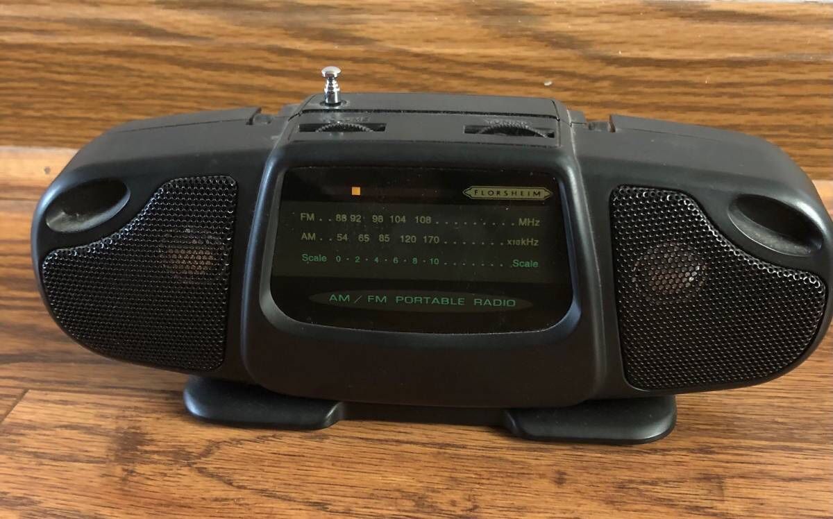 Suntone AM/FM Mini Boom Box Stereo Model RR2000