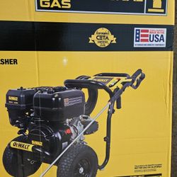 DEWALT GAS HEAVY DUTY 4400 PSI PRESSURE WHASHER NEW