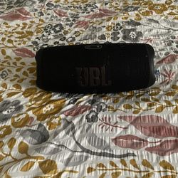 JBL Charge 5