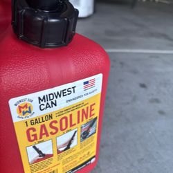 New 1 And 2 Gallon Gas Cans 