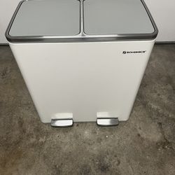 Songmics 16 gallon (60L) dual-compartment step trash can