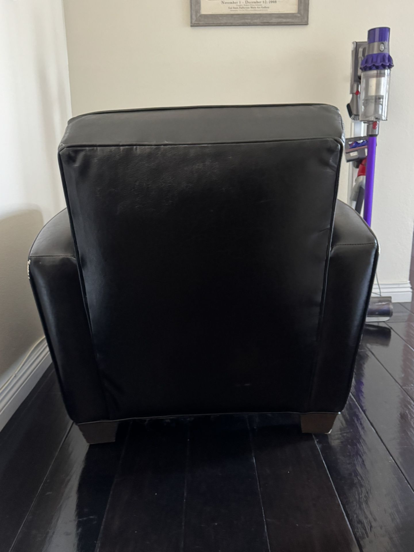 Single Leather Couch Used Need To Be Clean With  Leather 