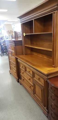 Full size bedroomset with headbaord