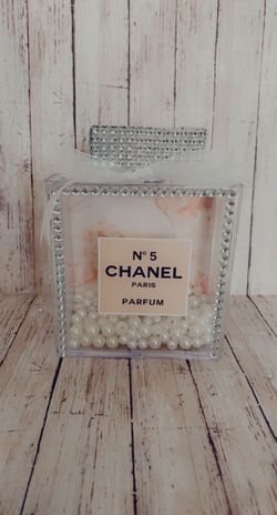 Perfume room decor