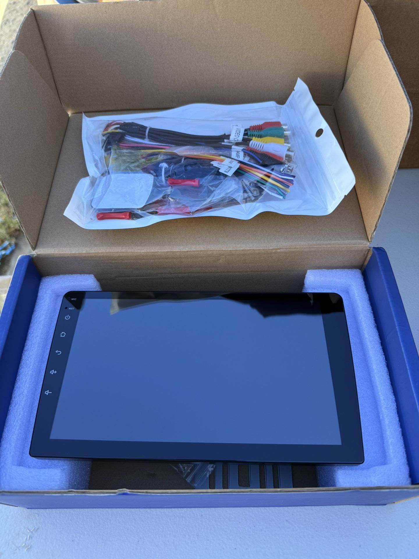 Android 15 / 4GB + 64GB/ 10 inch IPS Touchscreen Double Din APPLE CAR PLAY