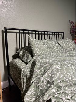 Mid Century Modern Queen Black Metal Platform bed frame