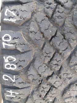 285 70 17 one Goodyear Wrangler tire