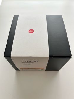 Leica D-Lux 8 - Mint w/ Original Box & Accessories