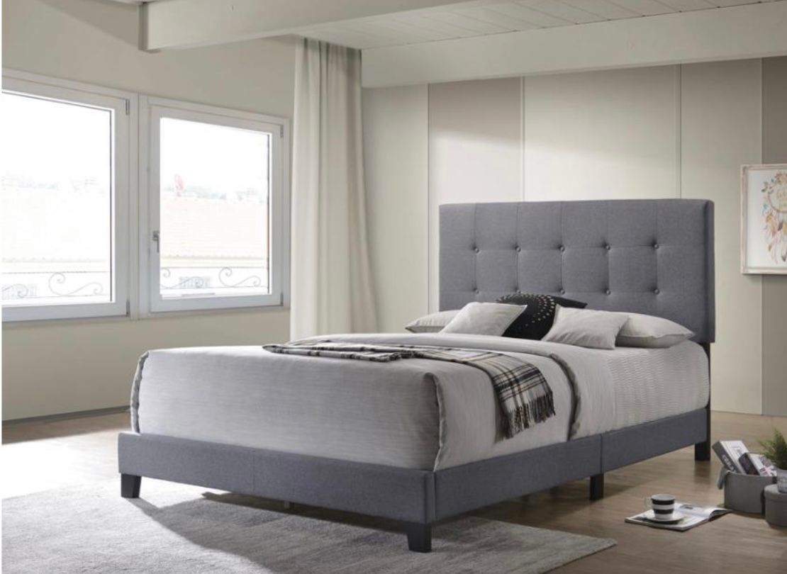 QUEEN BED FRAME WITH MATTRESS AND BOX SPIRNG 3PCS WE OFFER DELIVERY 🚚🚚🚚
