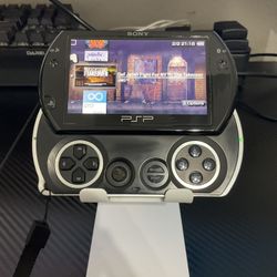 PSP GO Modded With Games