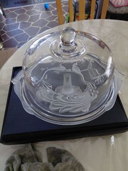 Crystal cake holder