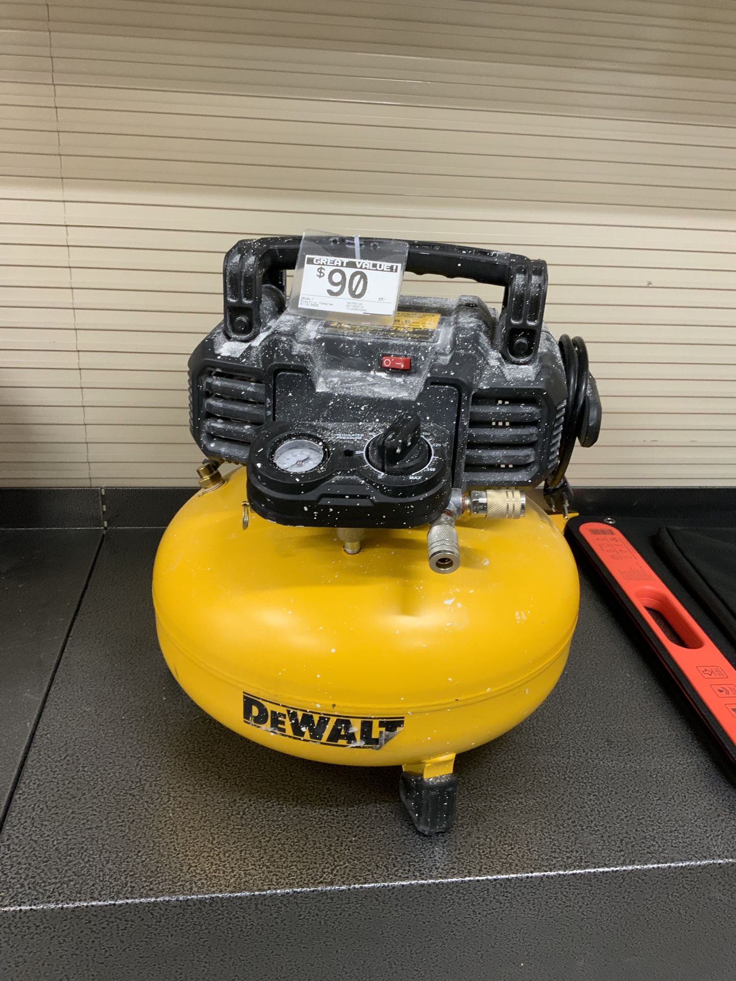 DEWALT COMPRESSOR