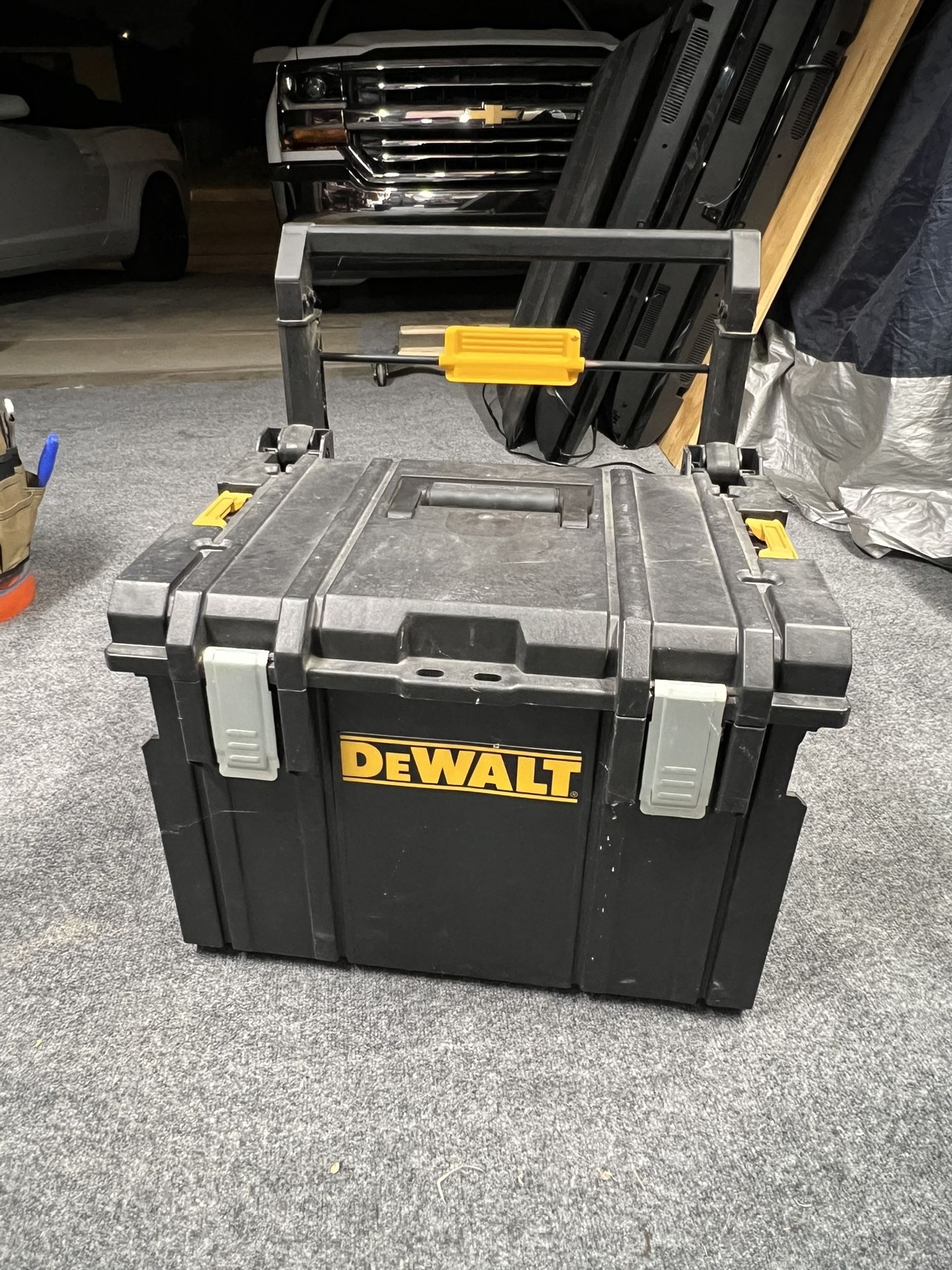 DEWALT TOOL BOX 