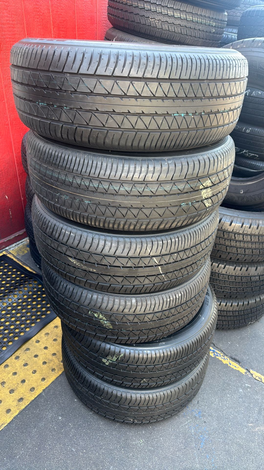 215/55/17!toyo 95%TREAD LIFE $300 PRICE INCLUDE INSTALACIÓN AND BALANCE