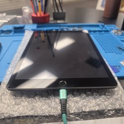 Ipad 8th Gen 32gb Wi-Fi  + Cellular  Unlocked  Cash Only 