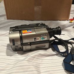 Sony Handycam Vision CCD-TRV65 Hi8 XR camcorder