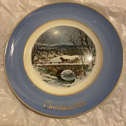 AVON Christmas Plate 1979  “Dashing through the Snow” 