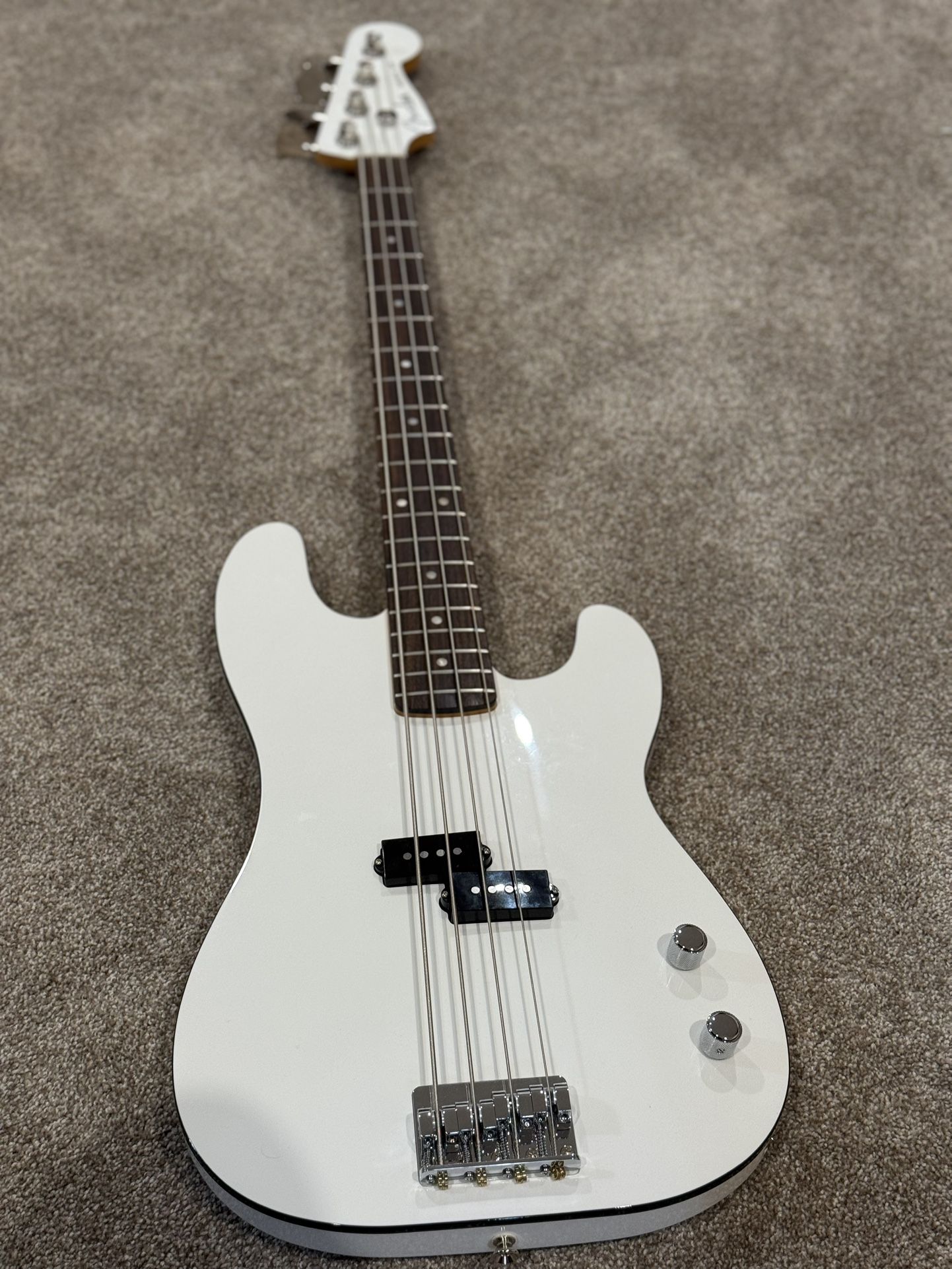 Bass Guitar-Fender Aerodyne