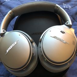 BOSE Quiet Comfort 35ii With Accessories 
