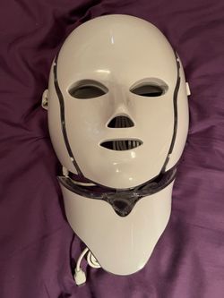 7-color LED light therapy mask featuring a detachable neck piece for comprehensive skin rejuvenation and anti-aging treatments