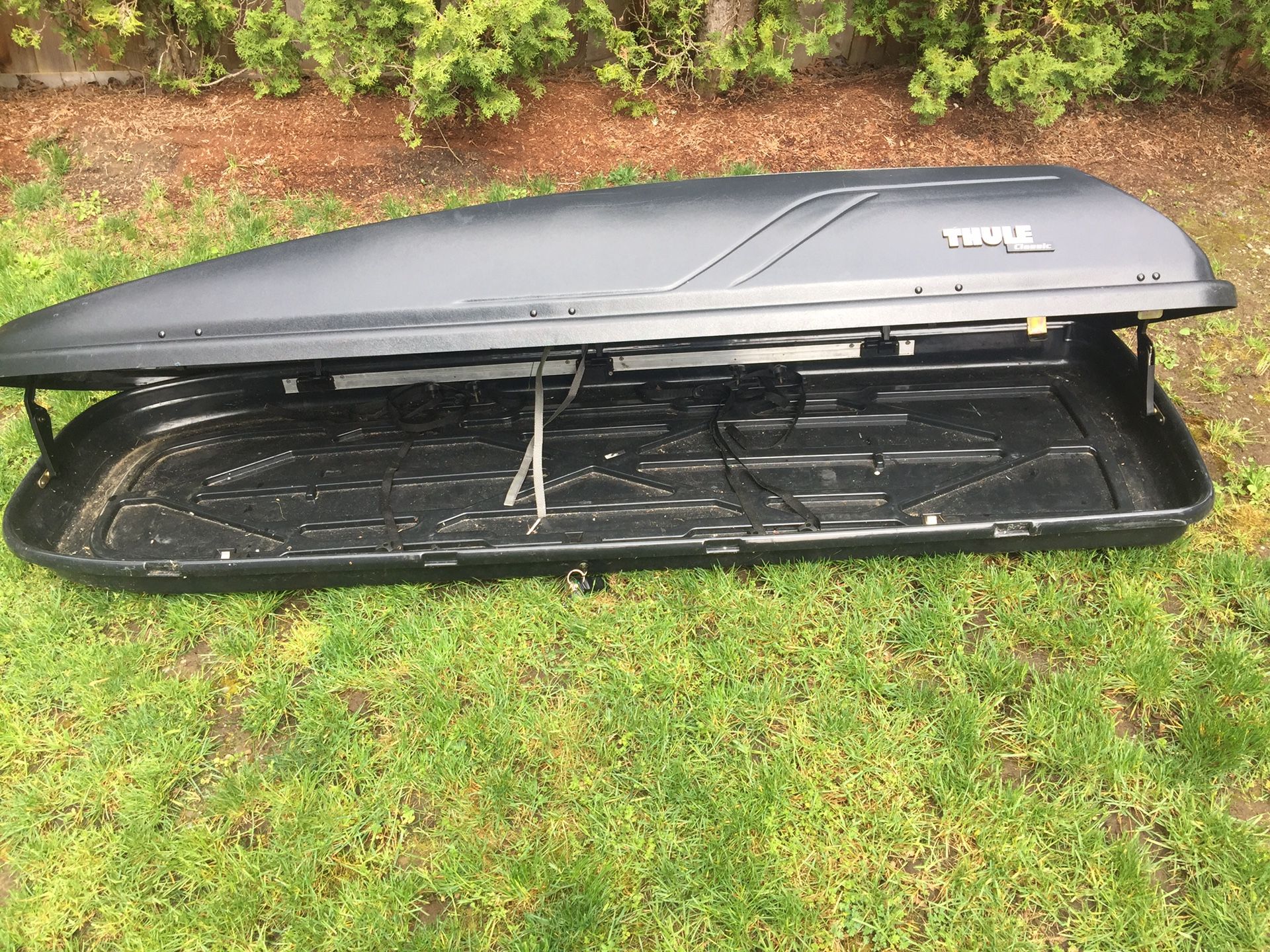 Thule Classic Cargo Box for Sale in Renton, WA OfferUp