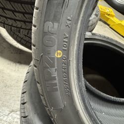 Advanta Hpz-02 255/40R20