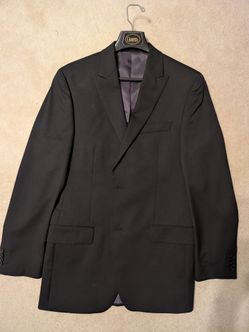 APT.9 Suit Coat 100% Wool Used Twice

I do not see a size but I'm 6' 195. I would guess 44R
Made in Indonesia