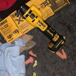 DeWalt Brushless Cutout Tool