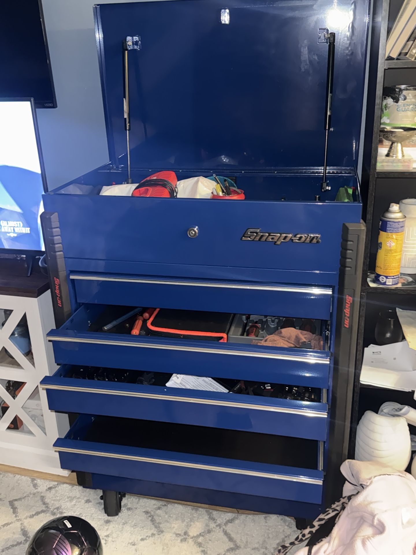 LIGHTLY USED SNAP ON- ROLLING TOOLBOX!!! All Tools Included!! (5k$ Value)