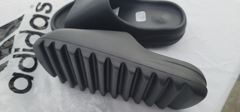 adidas Yeezy Slide
Onyx Size 7 Men