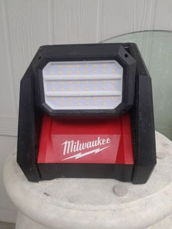 Milwaukee Flash  light Heavy Duty pick up only