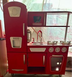 Toy kitchen