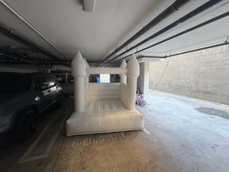 White Inflatable Bounce House Castle