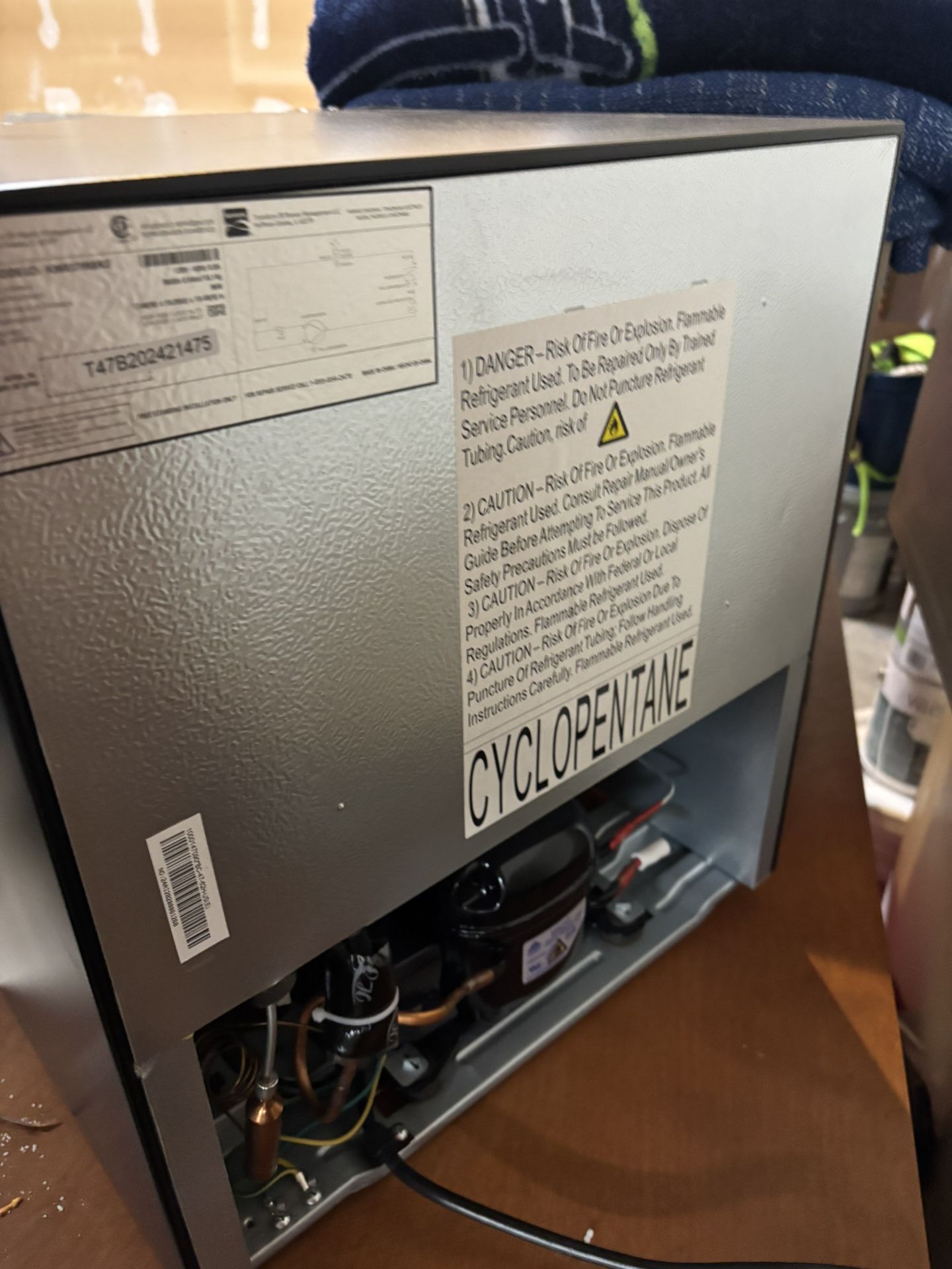 Mini Fridge (like new)