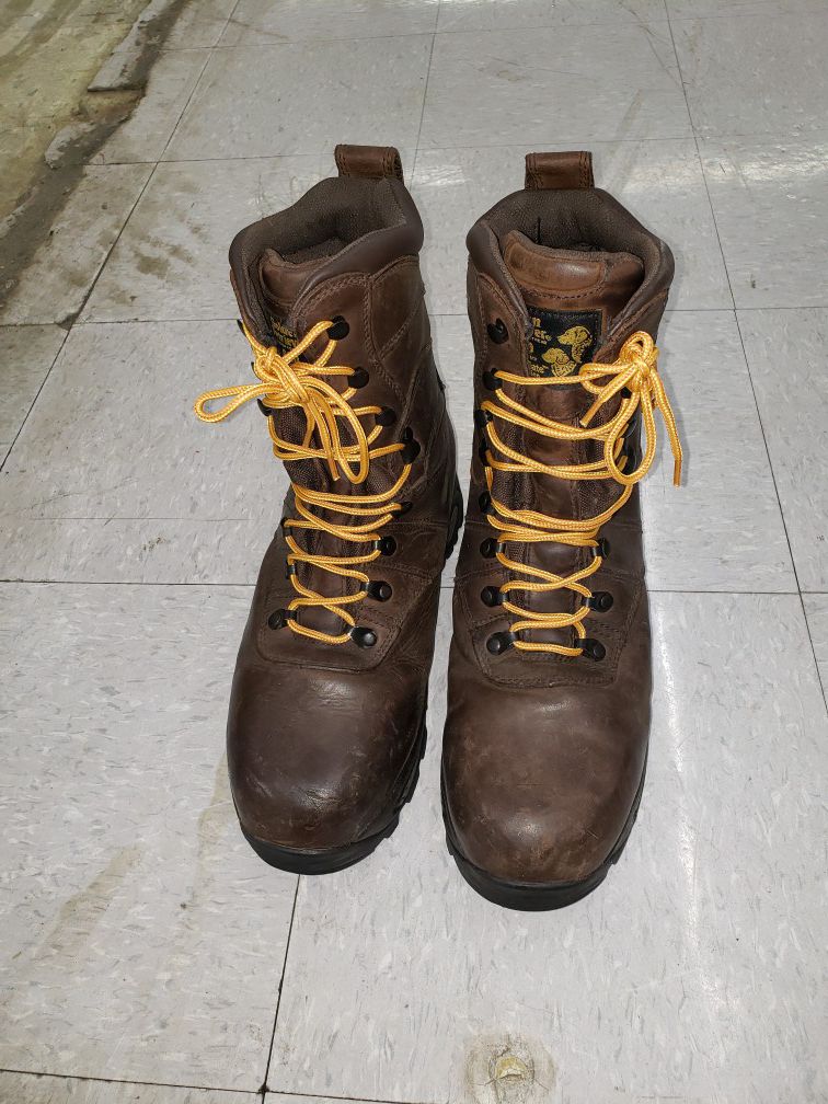 boots ready golden restriever for work in very good condition.size 10