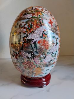 TEXTURED PORCELAIN 7 1/2" EGG ~ WOOD BASE ~ EASTER