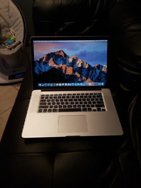 Apple Macbook Pro 2015 with retina 15.4"