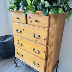 DRAWER CHEST AND BRONZE IRON METAL HEQDBOARD ANSD NOGHT STAND 