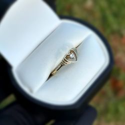 Vintage Jewelry 10k solid yellow gold heart CZ stone 0.03 ring size 7.75