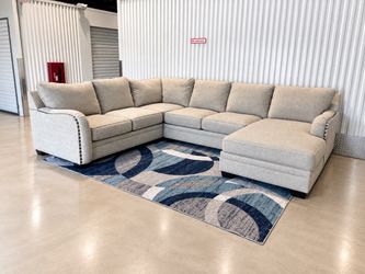 Cream Sectional Couch W/ Free Delivery 🚚