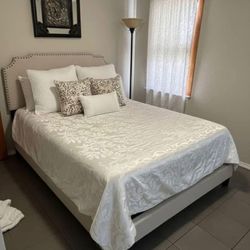 Cama  QUEEN Boxspring Y Colchón Cama QUEEN Boxspring Y Colchón 