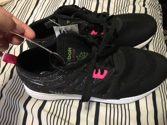 Reebok shoe: Black and Pink
