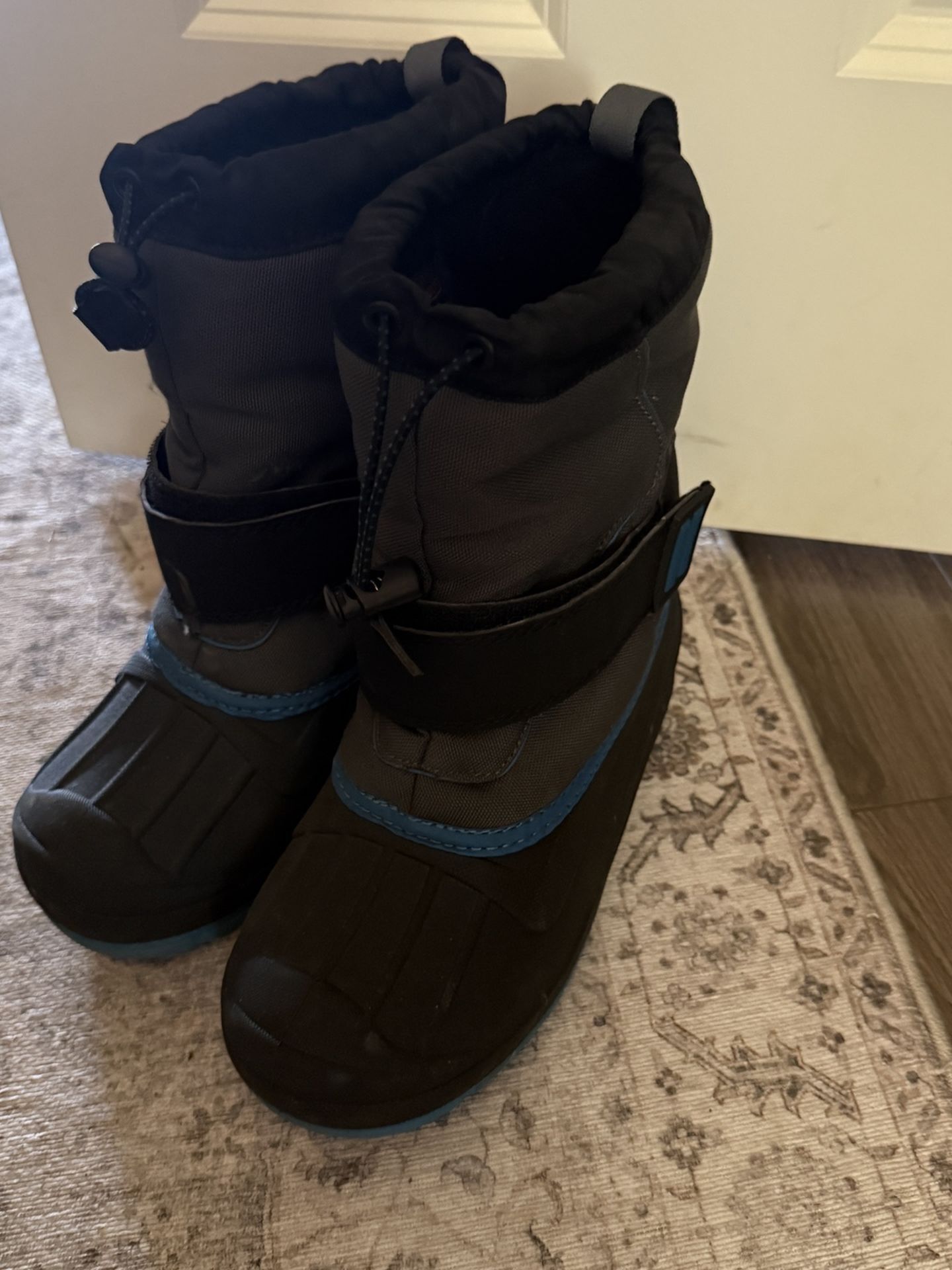 Kids Snow Shoes (size 3/4 Big Kid)