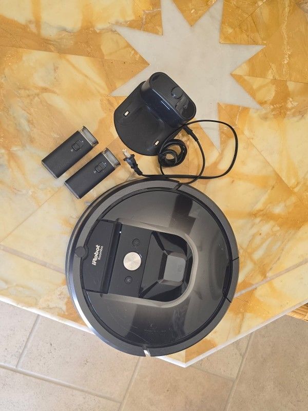 Roomba 980 Robot Vacuum, Gently Used 