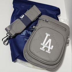 Dodgers MLB Side Purse Beautiful SOLD OUT EVERYWHERE BEAUTIFUL 😍