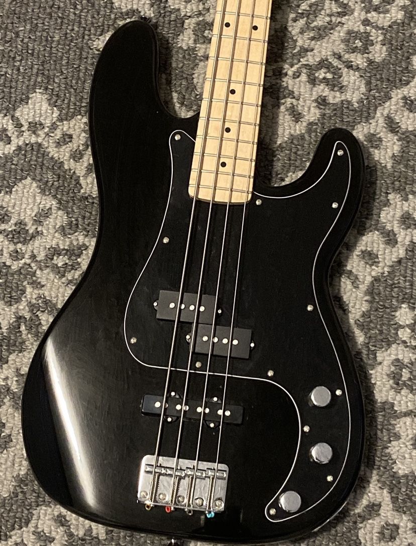 Squier Affinity Series Precision Bass PJ in Black (+ case and strap!)