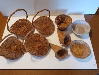 9 assorted small baskets